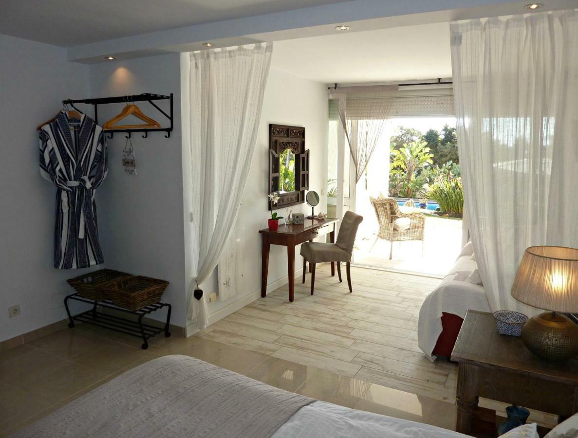 Villa Breeze Boutique Guest Rooms, Marbella Sitio de Calahonda Esterno foto