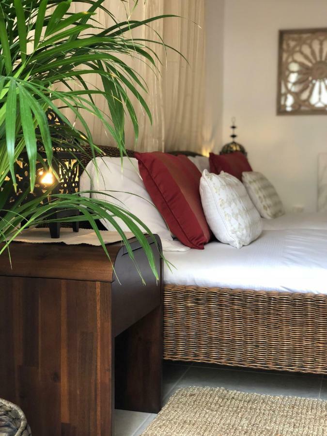Villa Breeze Boutique Guest Rooms, Marbella Sitio de Calahonda Esterno foto